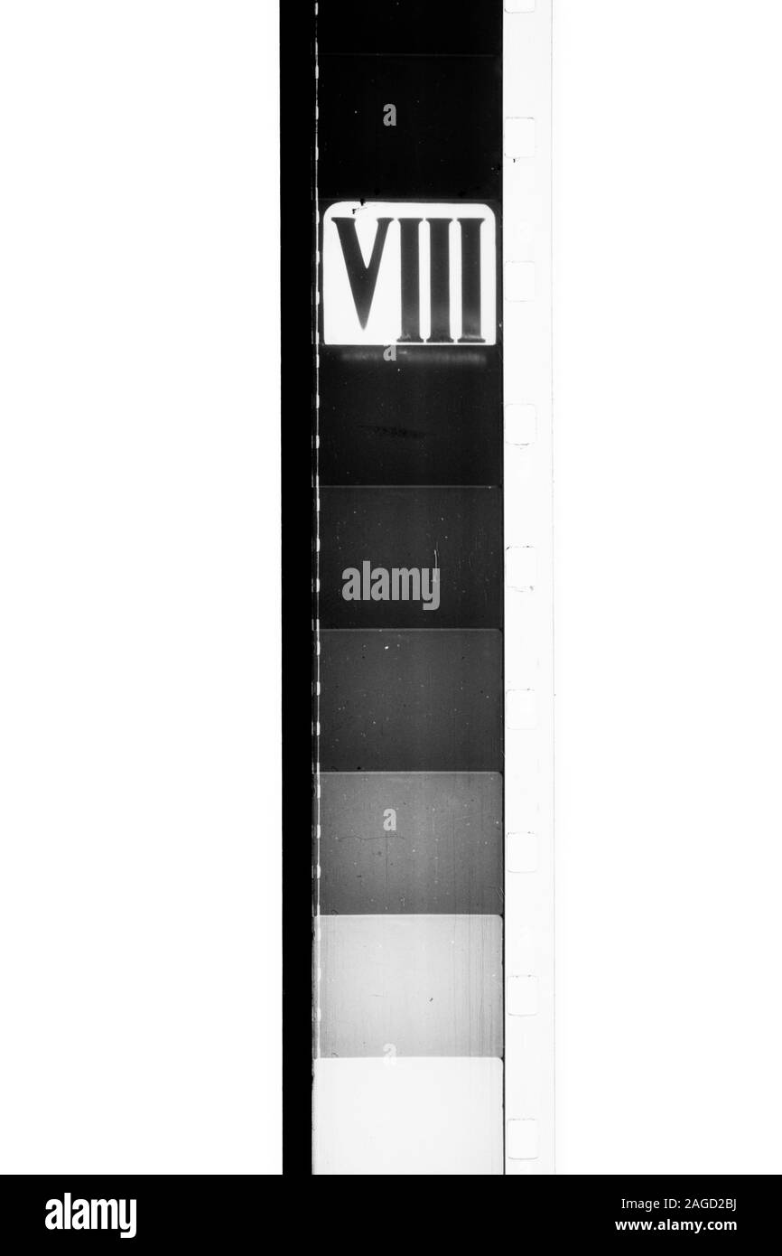 Détail de l'établissement super 8 mm de bande de film rayé noir et blanc film compte à rebours leader queue numéro huit chiffres romain cinema background Banque D'Images