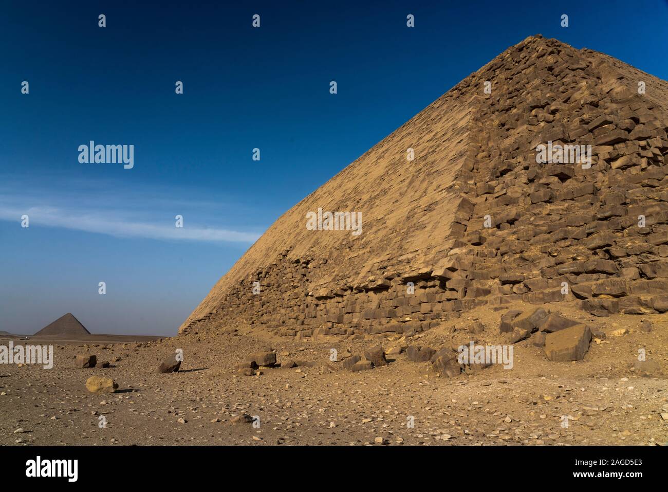12 novembre, 2019, LE CAIRE, ÉGYPTE - pyramide rhomboïdale est une pyramide de l'Égypte ancienne, la première, située à la nécropole royale de Dahchour en dehors du Caire Egypte Banque D'Images