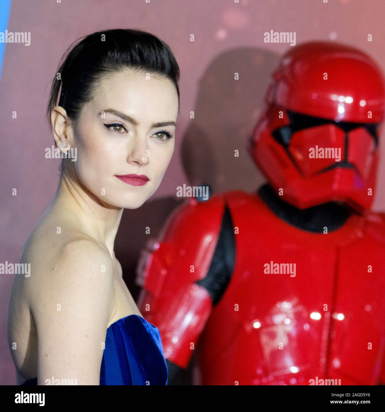 Cineworld Leicester Square, Londres, Royaume-Uni. 18 décembre 2019. Daisy Ridley pose au premier ministre de Star Wars : La montée de Skywalker. . Photo par Julie Edwards./Alamy Live News Banque D'Images