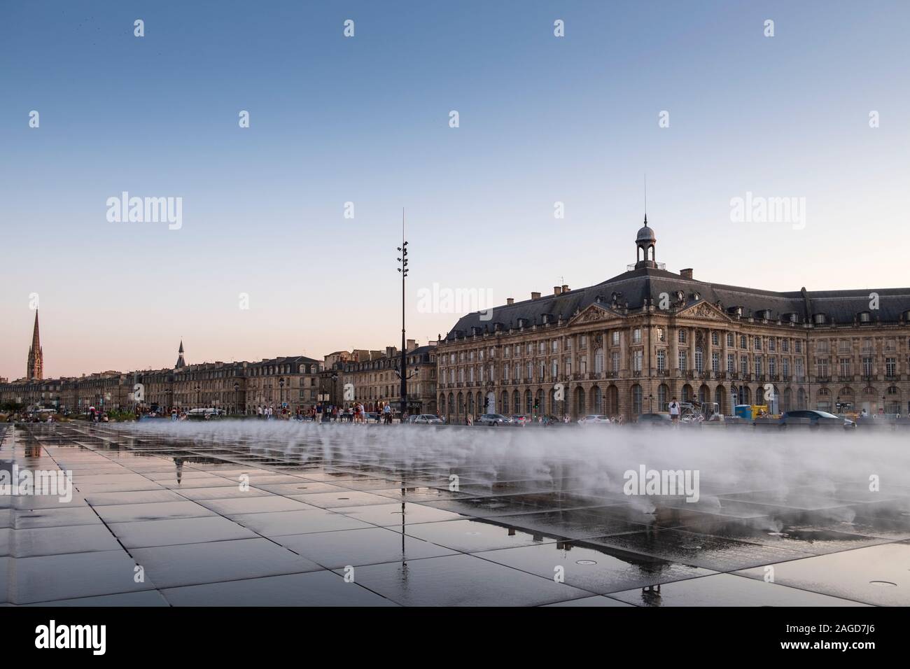 Place de la Bourse et fontaine au coucher du soleil, la ville de Bordeaux, France Banque D'Images