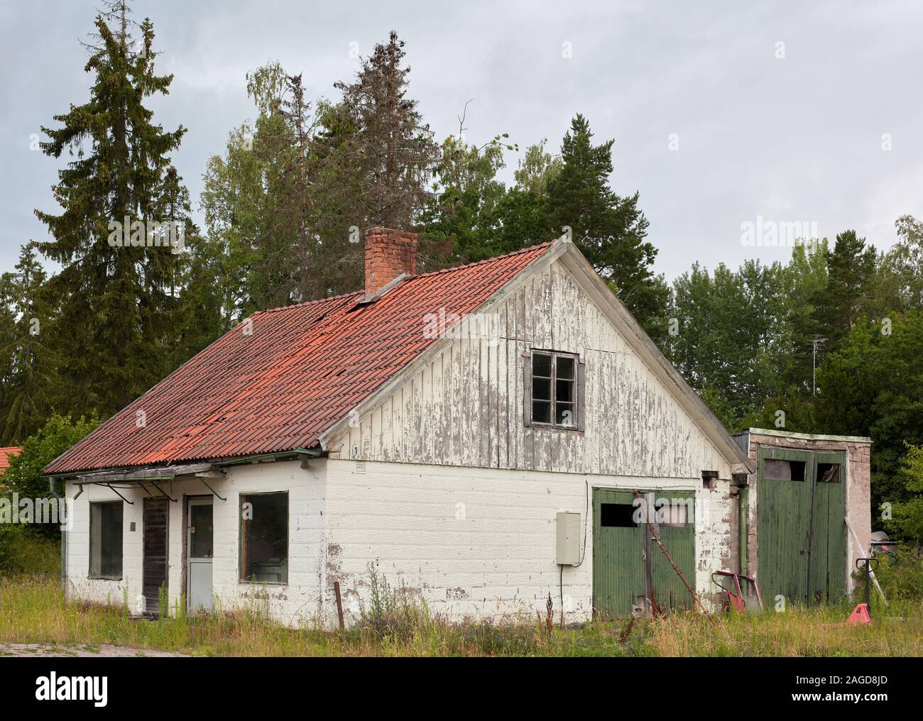 Vieille maison en train de tomber en morceaux près de Gävle, en Suède Banque D'Images