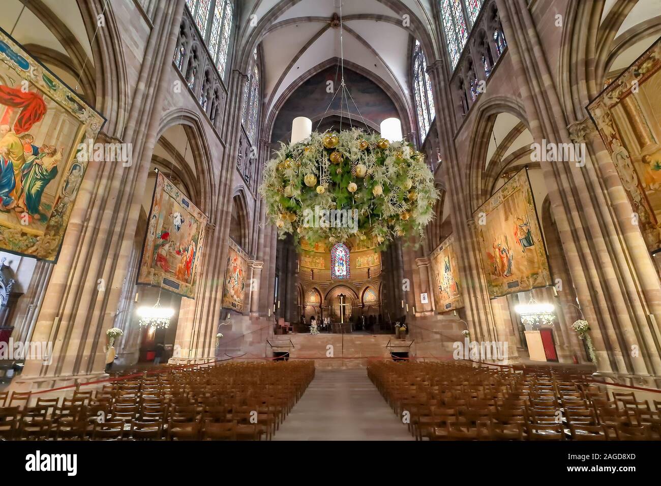 Strasbourg, France - Décembre 1,2019 : Intérieur de la cathédrale de Strasbourg ou de la cathédrale de Notre Dame de Strasbourg, également connu sous le nom de la cathédrale de Strasbourg, C Banque D'Images