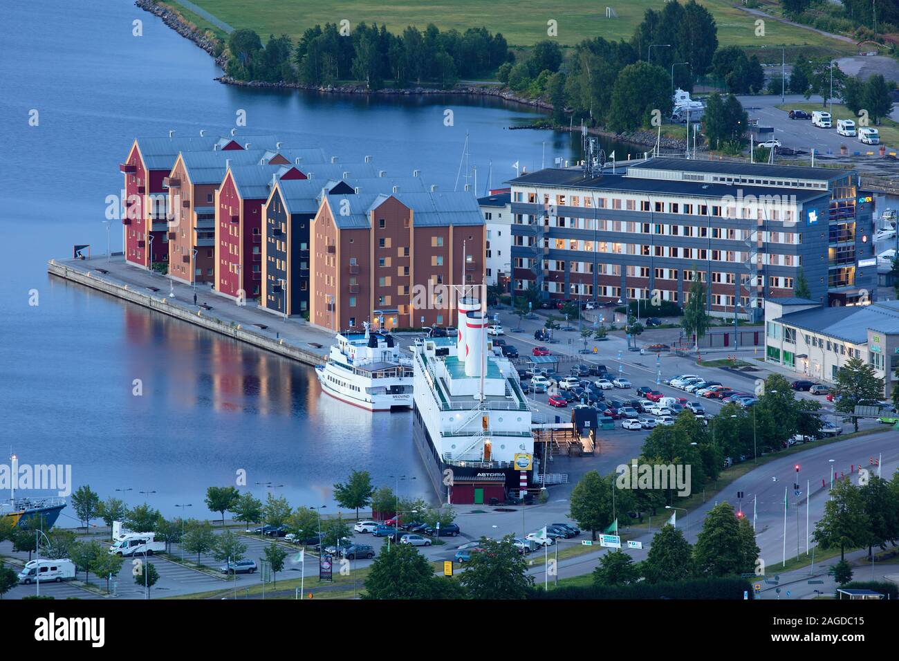 Stenstaden et deux bateaux à Sundsvall, Suède Banque D'Images
