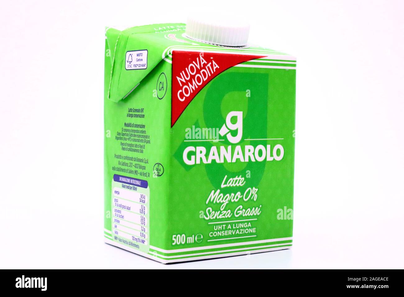 Granarolo pasteurisés lait faible en gras. L'emballage Tetra Pak Photo  Stock - Alamy