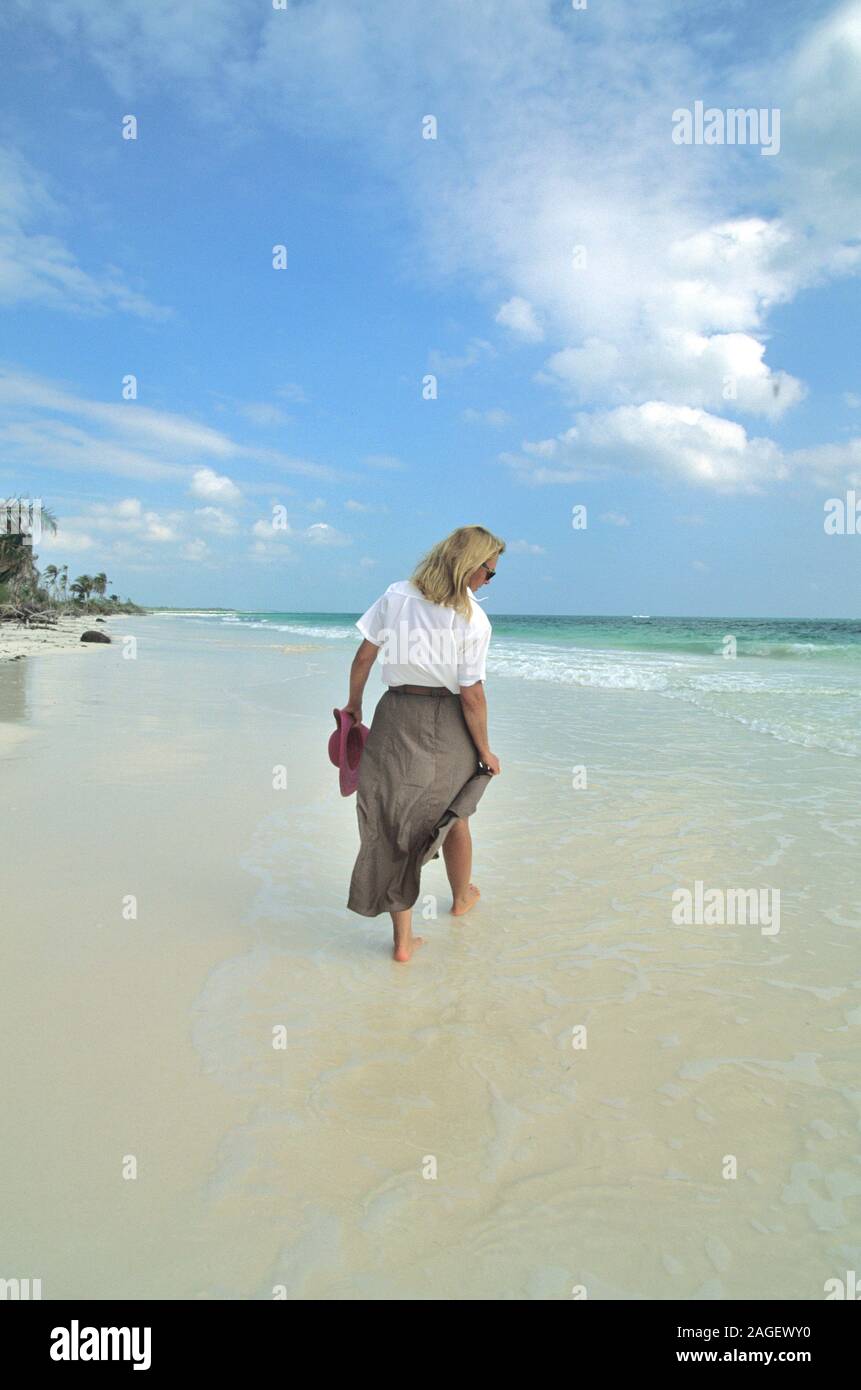 Femme entre la plage au Mexique Banque D'Images