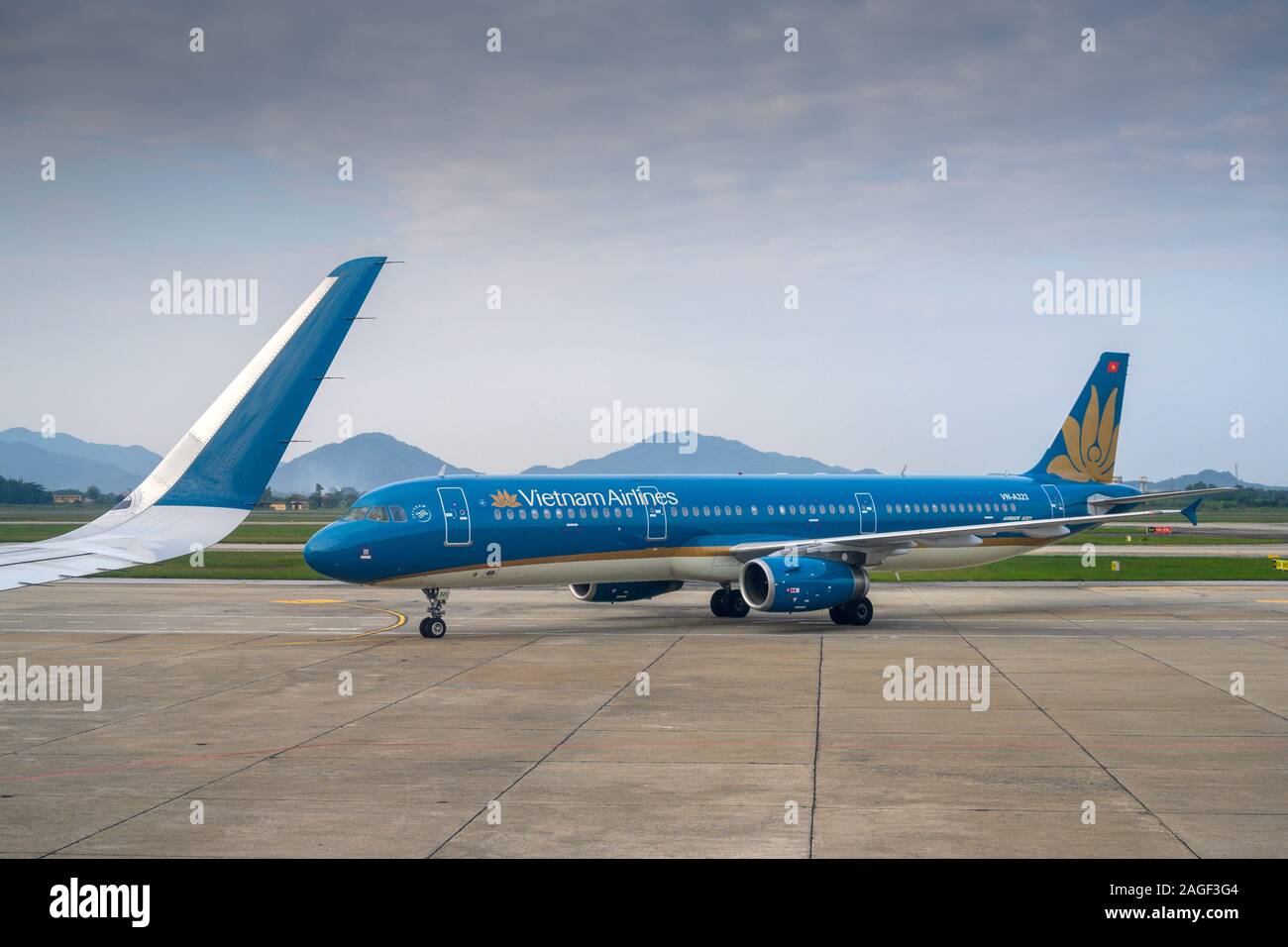 Hanoi, Vietnam - Novembre 04. 2019 : Vietnam Airlines Airbus A321-200 avec l'aéronef numéro d'enregistrement VN-A323 à Hanoi Nội Bài International Air Banque D'Images