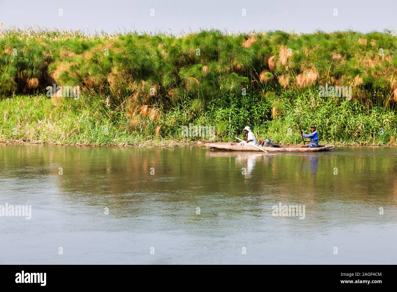 Canoë-kayak à Okavango Panhandle, rivière okavango, ruisseau principal, Shakawe, Botswana, Afrique du Sud, Afrique Banque D'Images