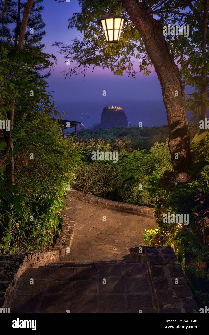 Mont Popa (Myanmar) Banque D'Images