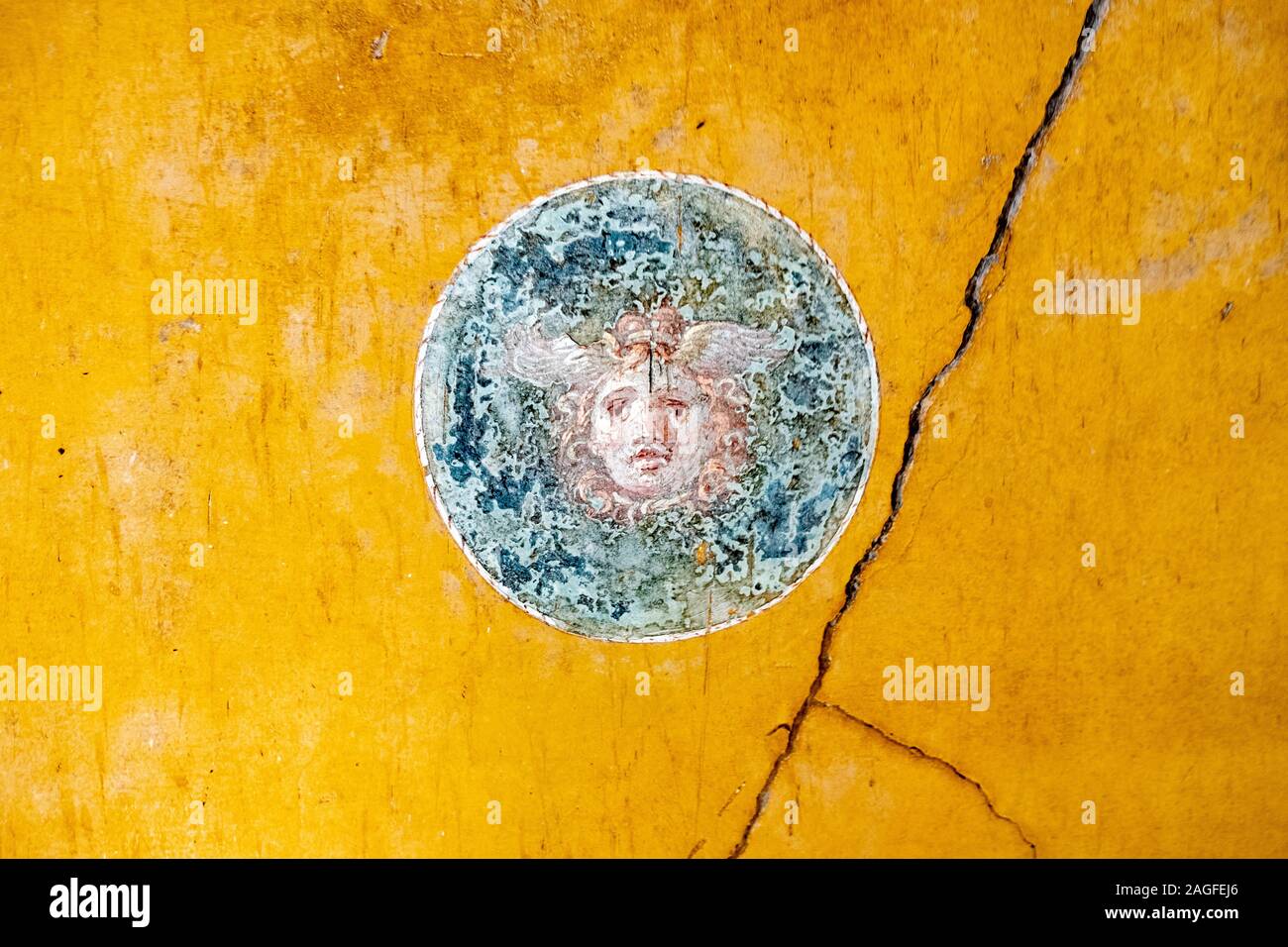 Masque de méduse, fresque antique dans une maison de Pompéi, Pompéi détruite par l'éruption du Vésuve en 79 avant Jésus-Christ. Banque D'Images