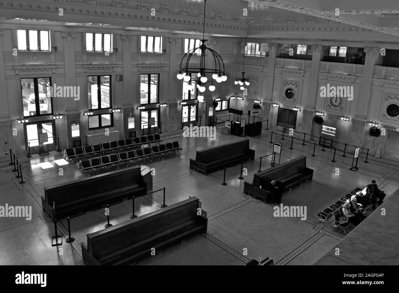 Vue sur la zone d'attente à l'intérieur de la gare de King Street, Seattle, Australie occidentale Banque D'Images