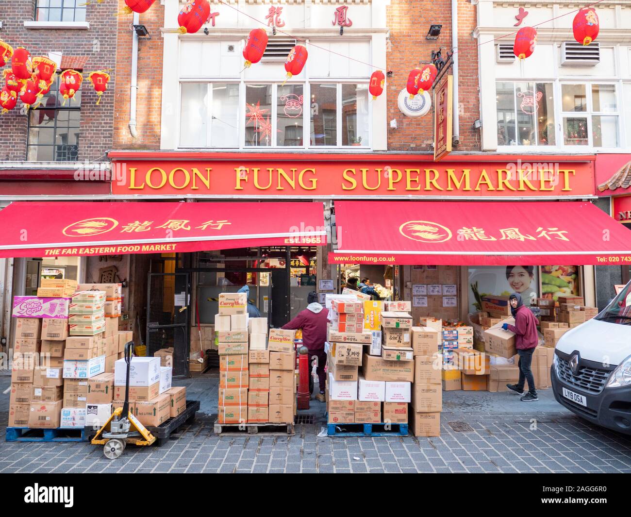 Le Plongeon Supermarché Foon un magasin chinois dans la région de Gerard Street London, partie de Londres Chinatown Banque D'Images