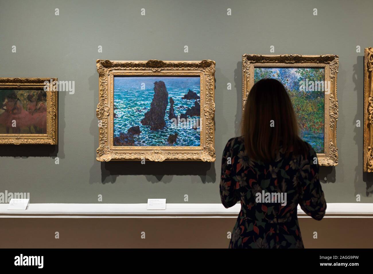 Femme, galerie vue arrière d'une femme regardant les pyramides à Port-Coton (1886) de Claude Monet, le musée Ny Carlsberg Glyptotek, Copenhague Danemark Banque D'Images