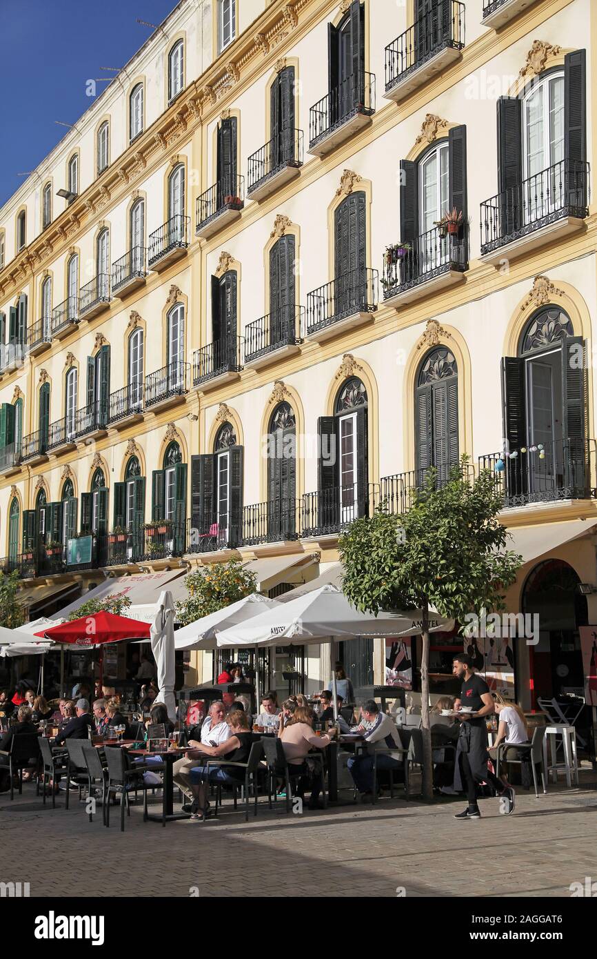 Les restaurants de la Plaza de la Merced à Malaga.ville espagnole en Andalousie dans le sud de l'Espagne Banque D'Images