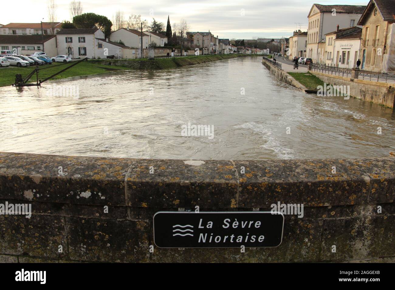 La Sèvre Niortaise a enregistré 210 m3 sec le lundi et sortir de son lit dans Niort allant jusqu'à 12.50m au-dessus du niveau de la mer, dépassant les 2007, recor Banque D'Images
