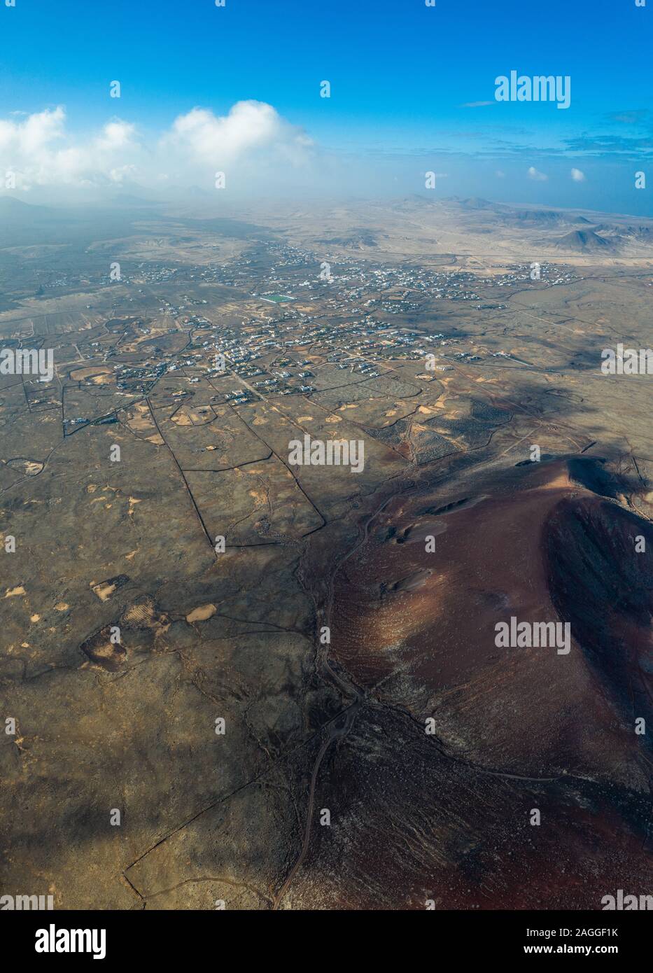 Fuerteventura Vulcan Calderon Hondo et volcaniques mountain. Drone abattu île des Canaries, Espagne Banque D'Images