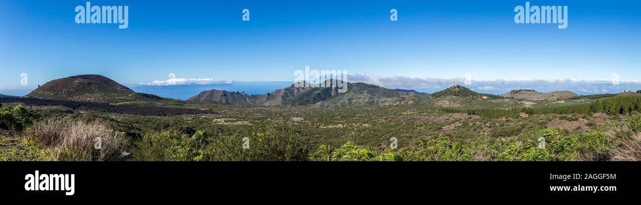 Vue panoramique sur la municipalité de Santiago del Teide de Montana Bilma sur la gauche pour Los partidos à San Jose de Los Llanos sur le droit, la Banque D'Images