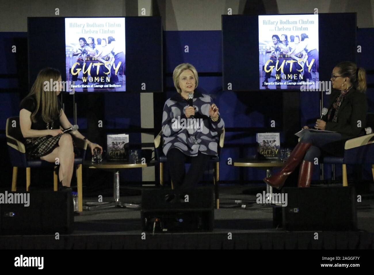 18 Décembre 2019 - Pleasantville, New York - Chelsea Clinton, Hillary Rodham Clinton et Vanessa L. Williams à la Gutsy Women : Une soirée avec Mme Hillary Rodham Clinton, et Chelsea Clinton ; animée par Vanessa L. Williams à l'Université Pace. Crédit Photo : J./MediaPunch /AdMedia Lingo Banque D'Images