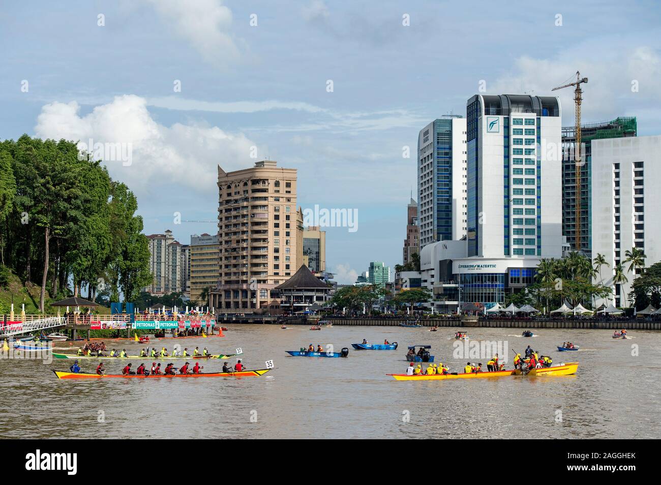 La rivière Sarawak Kuching Waterfront à Sarawak Kuching, Régate pendant, Sarawak, Bornéo, Malaisie Banque D'Images