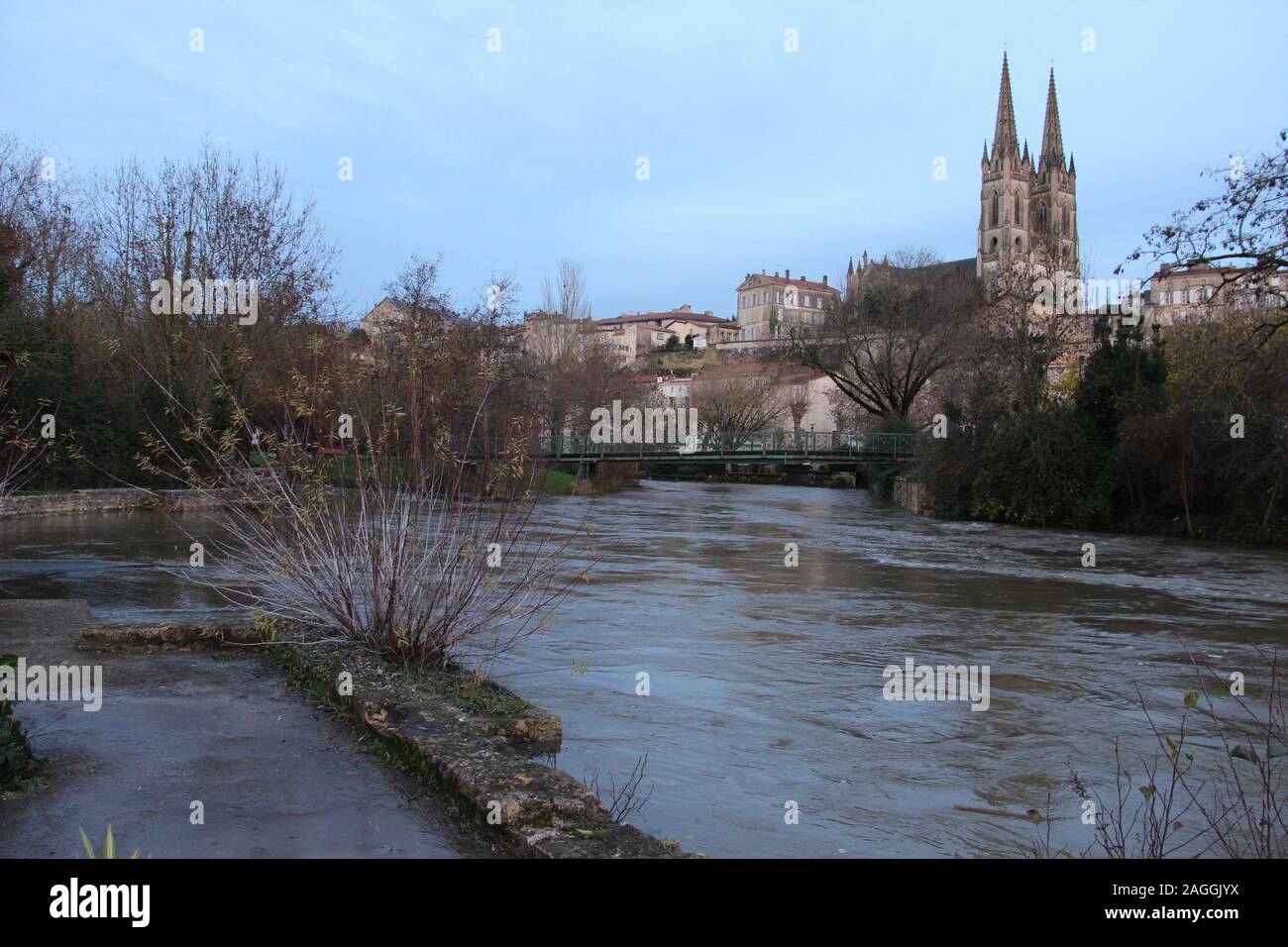 La Sèvre Niortaise a enregistré 210 m3 sec le lundi et sortir de son lit dans Niort allant jusqu'à 12.50m au-dessus du niveau de la mer, dépassant les 2007, recor Banque D'Images