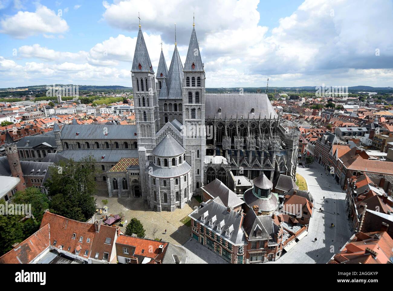 La Belgique, Tournai : la cathédrale de Tournai ou la cathédrale de Notre-Dame (anglais : "Notre-Dame de Tournai"), inscrit au Patrimoine Mondial de l'UNESCO. Il combin Banque D'Images