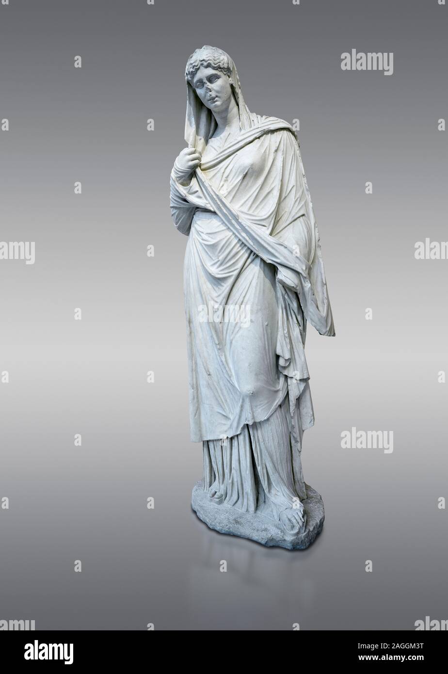 Statue funéraire romain d'une femme dans le grand style d'Herculanum, trouvés dans le cimetière d'Stagiou Street, Athènes, Musée archéologique d'Athènes, Cat no Banque D'Images