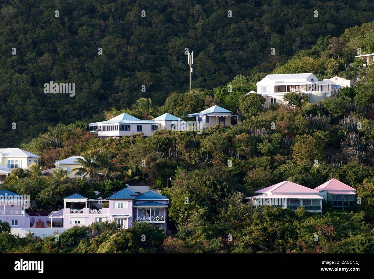 Le matin Vue de Road Town suburb sur Tortola island (Îles Vierges britanniques). Banque D'Images