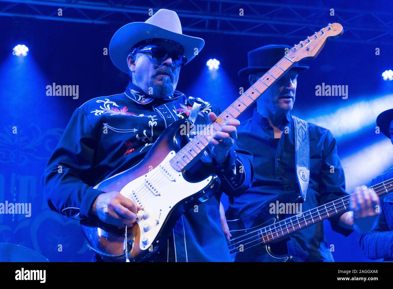 Scott Sharrard, Kid Ramos, Paul Nelson, Stef Paia ensemble sur scène pendant Flitting the Blues Banque D'Images