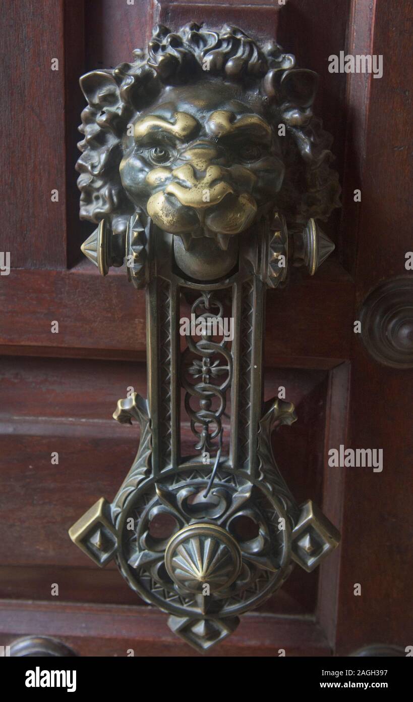 Tête de Lion heurtoir dans La Ciudad Blanca (La ville blanche), Popayan, Colombie Banque D'Images