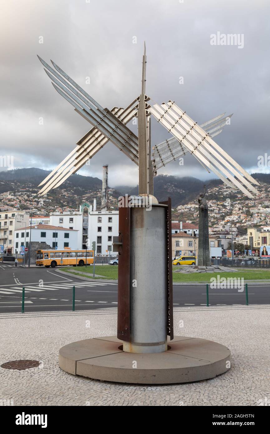 L 'air force vous accueille à la sculpture de Funchal sur la promenade du port de plaisance de Funchal, Madère Banque D'Images