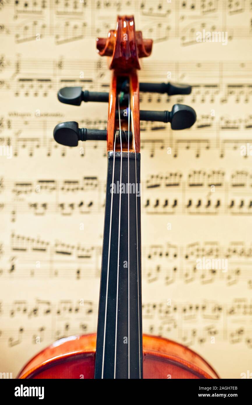 Violon et feuille de musique Banque D'Images