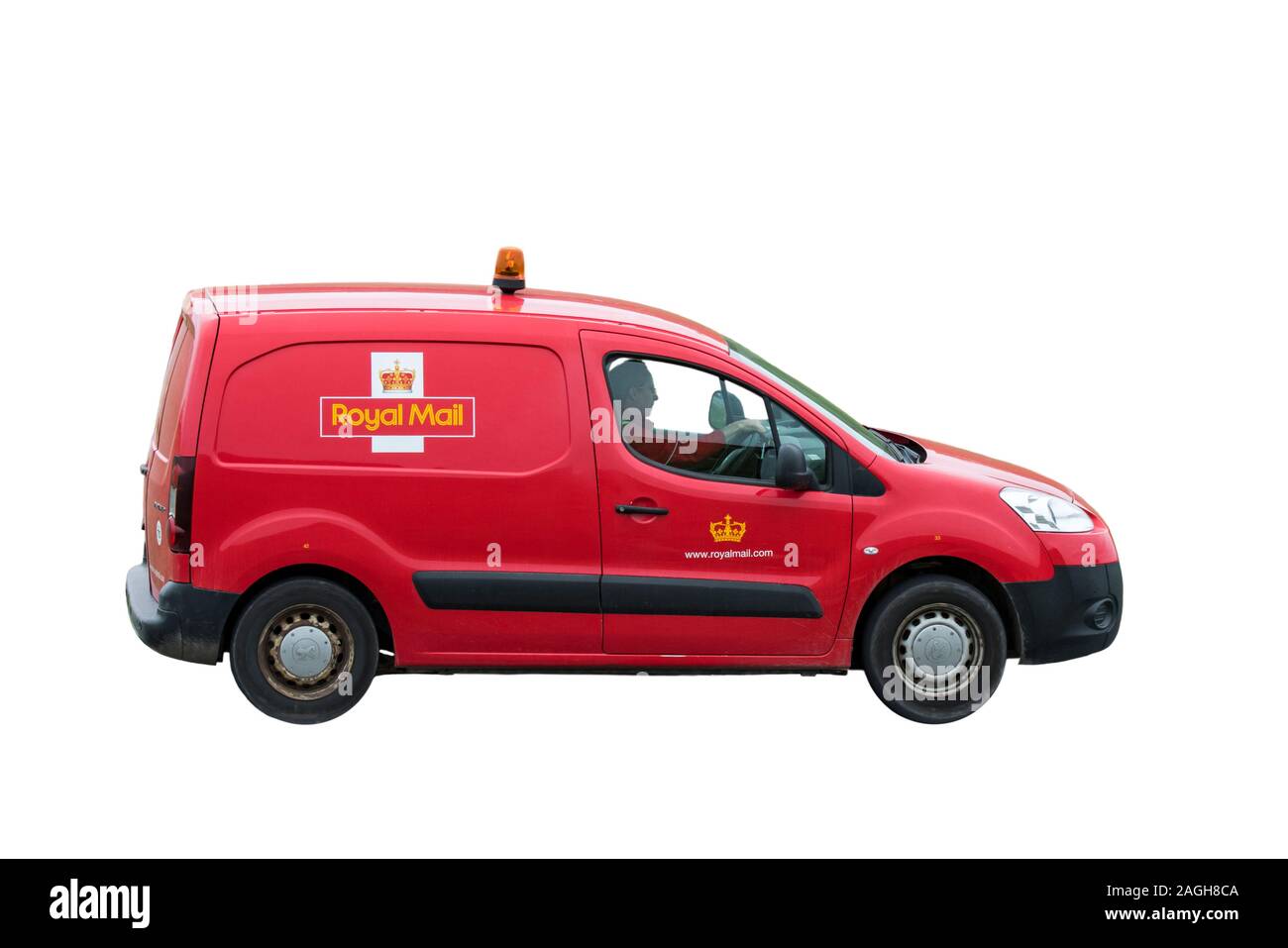 UK postman driving red Peugeot Partner British Royal Mail poster van against white background Banque D'Images