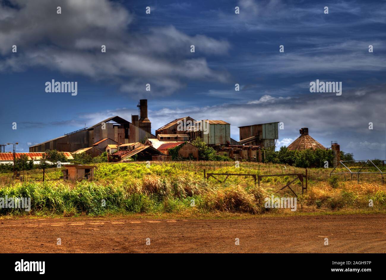 Image HDR d'un vieux moulin à sucre, abandonnés (également connu sous le nom de Grove Farm Company) situé sur l'île de Kauai, Hawaii. Banque D'Images