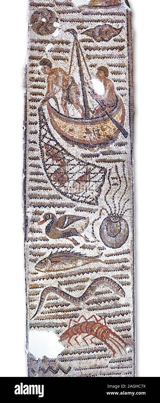 La fin du 4ième siècle mosaïque romaine l'inscription d'une scène de pêche. De Cathage, Tunisie. Le Musée du Bardo, Tunis, Tunisie. Arrière-plan blanc. Banque D'Images