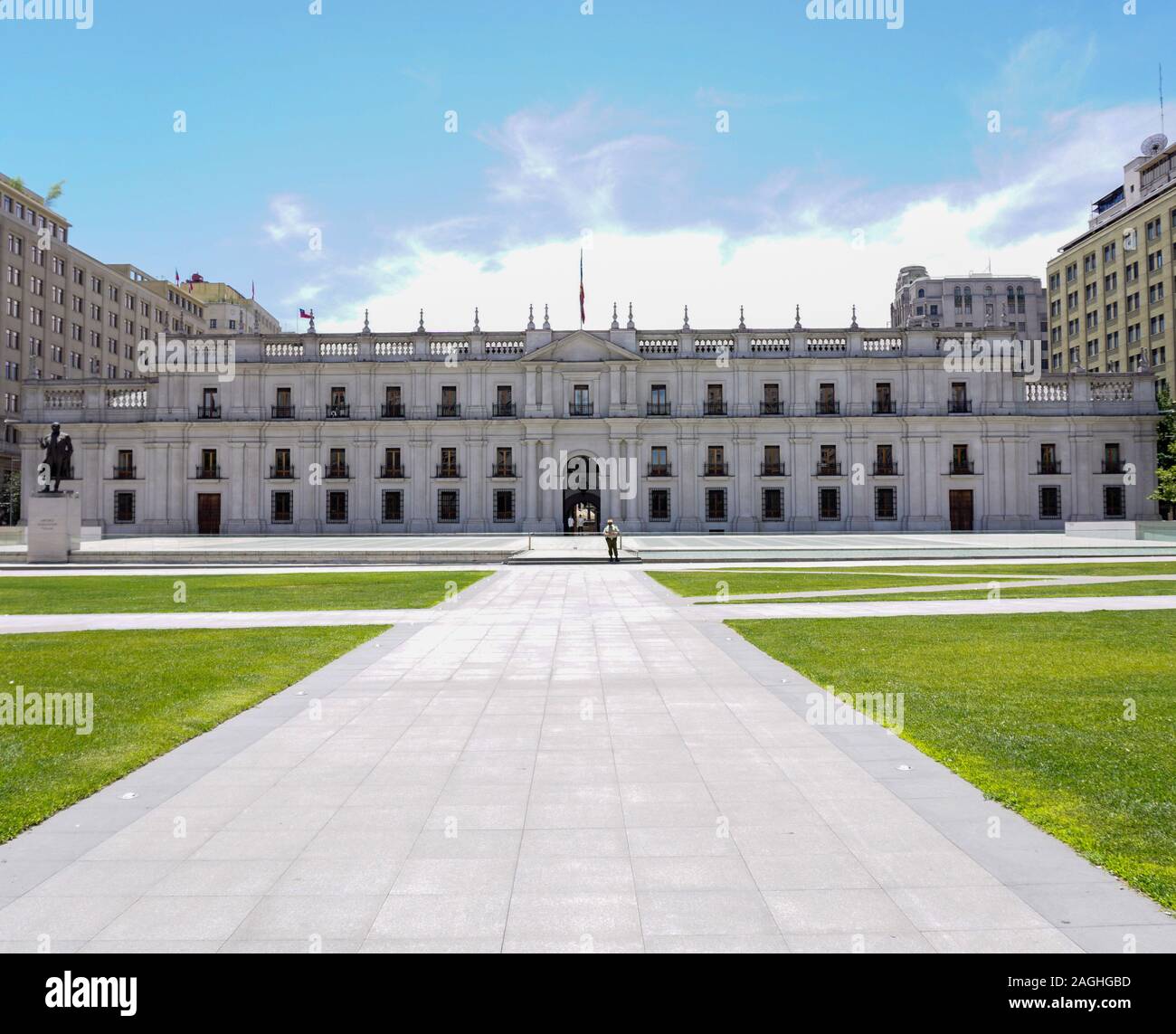 Plaza constitucion' situé à 1 pâté de maisons du Palais de la Moneda à Santiago du Chili Banque D'Images