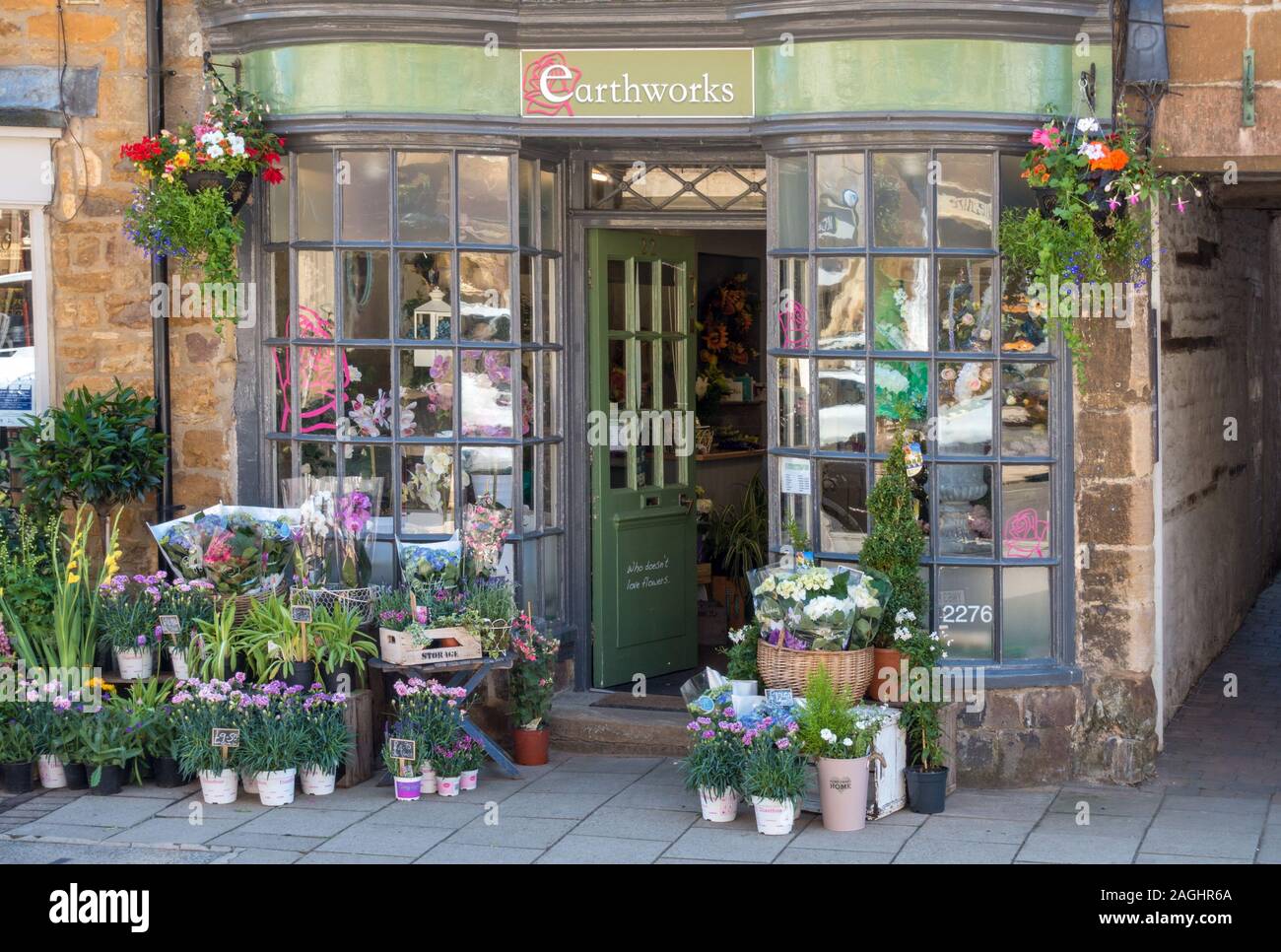 Ancien magasin de fleurs fleuriste traditionnel anglais 'Terrassement', High Street East, Uppingham, Rutland, England, UK Banque D'Images