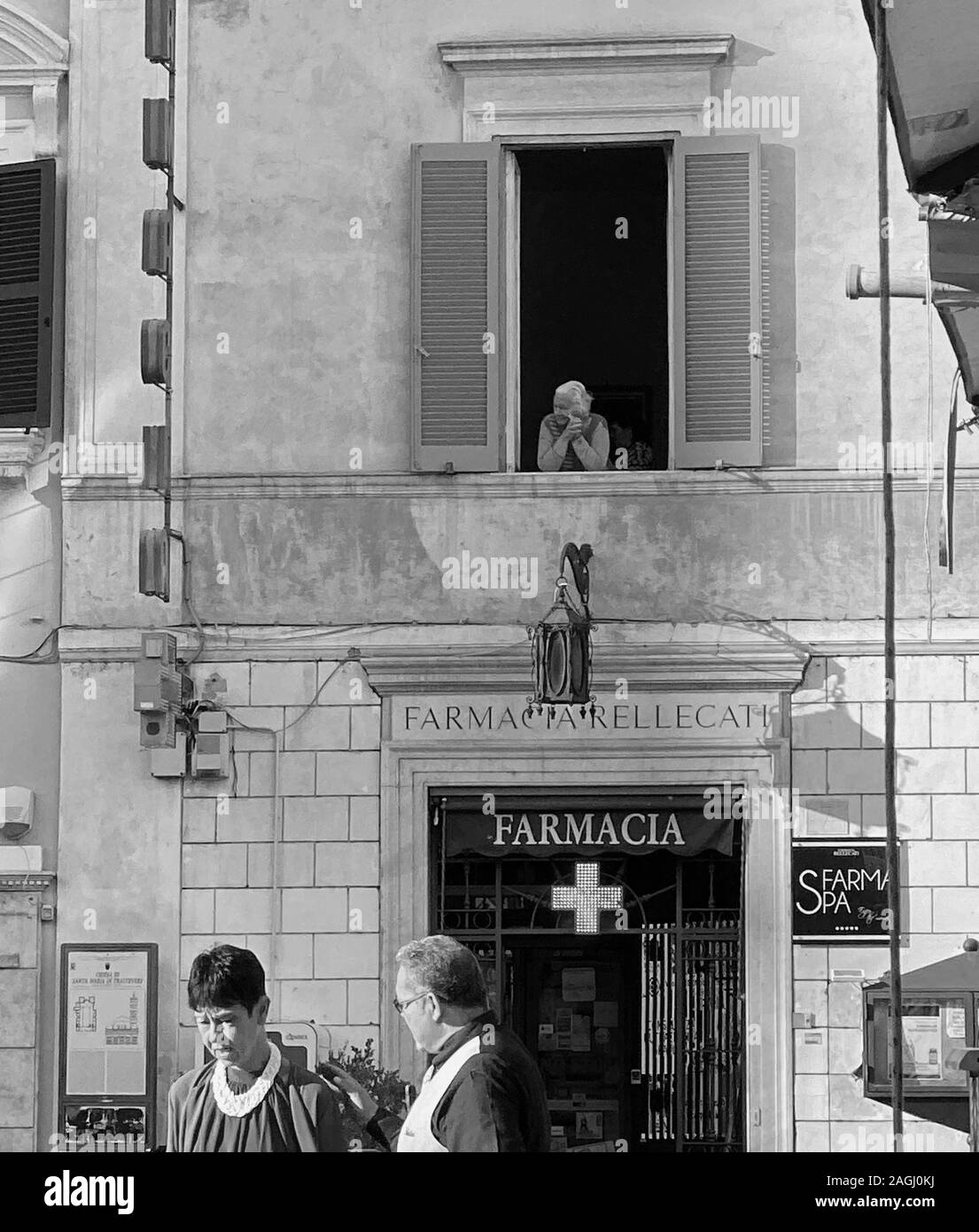 Les gens dans les rues de Rome Banque D'Images