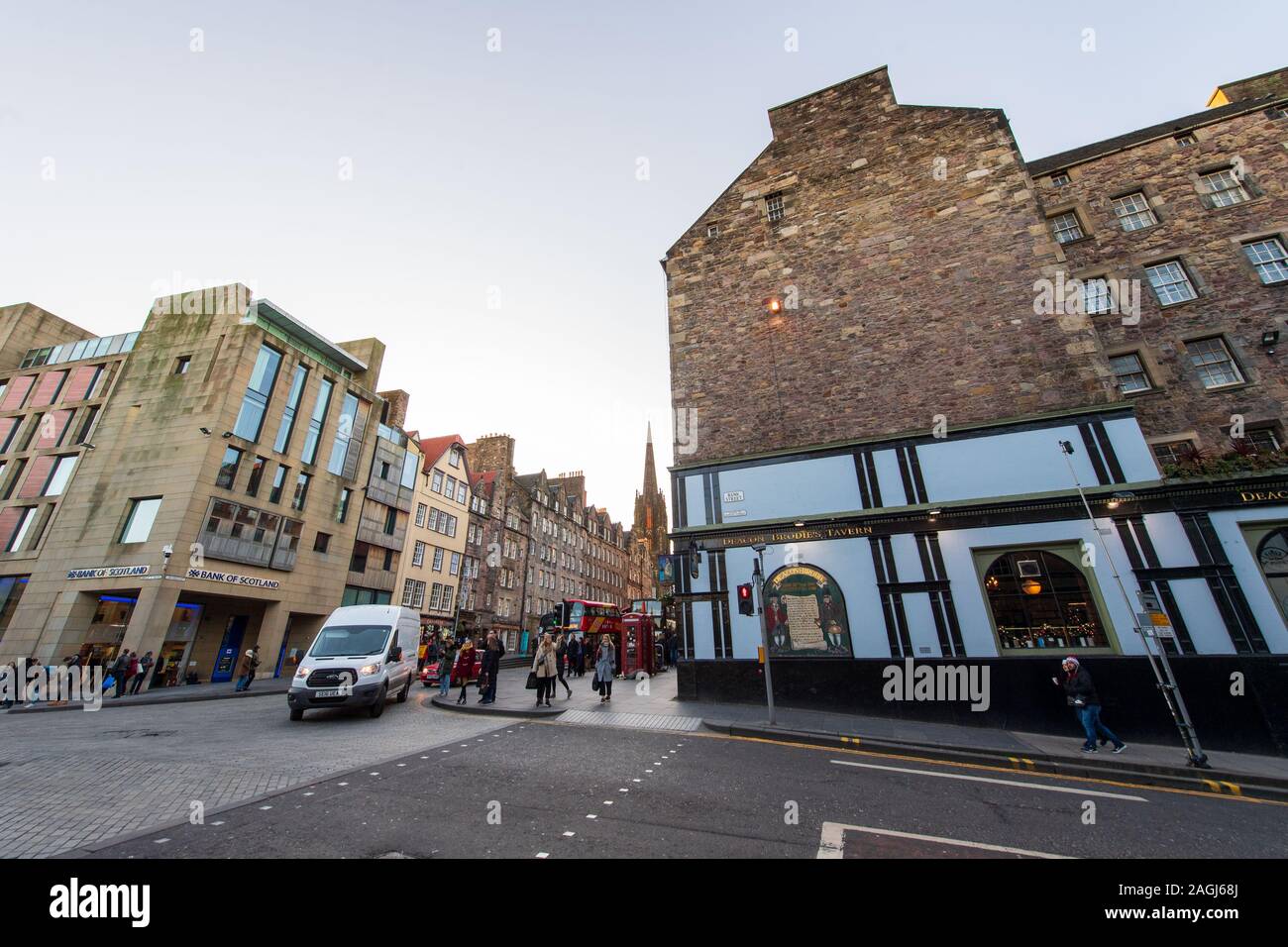 Message de la Taverne de Skies Deacon Brodie, Lawnmarket – la projection se ferait sur le côté est de la rue Bank Banque D'Images