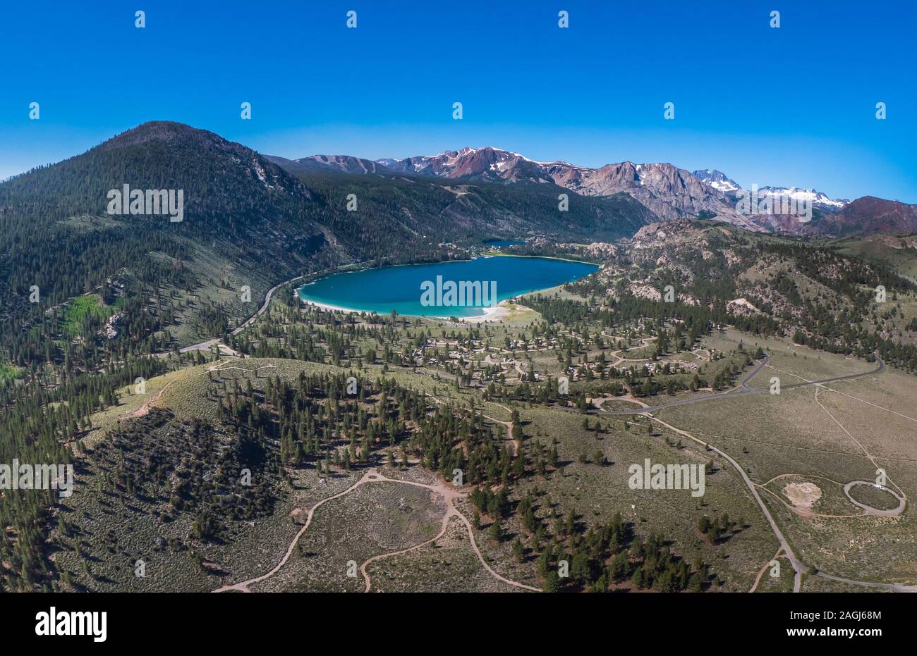 Juin Lac et la partie est de la Sierra de l'air, l'Owens Valley, en Californie. Banque D'Images