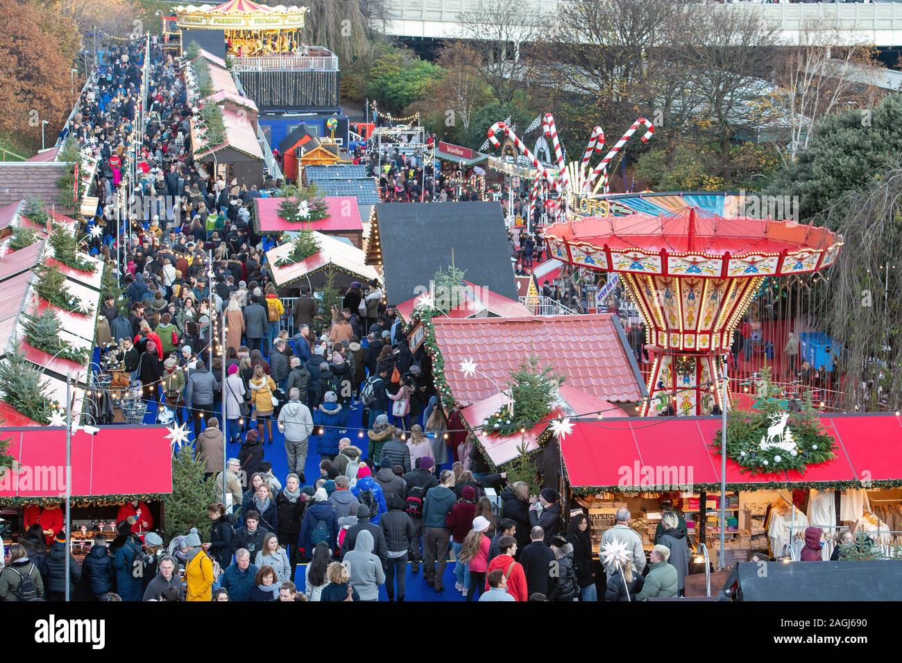 Noël à Édimbourg, jardins de Princes Street, marché allemand Banque D'Images