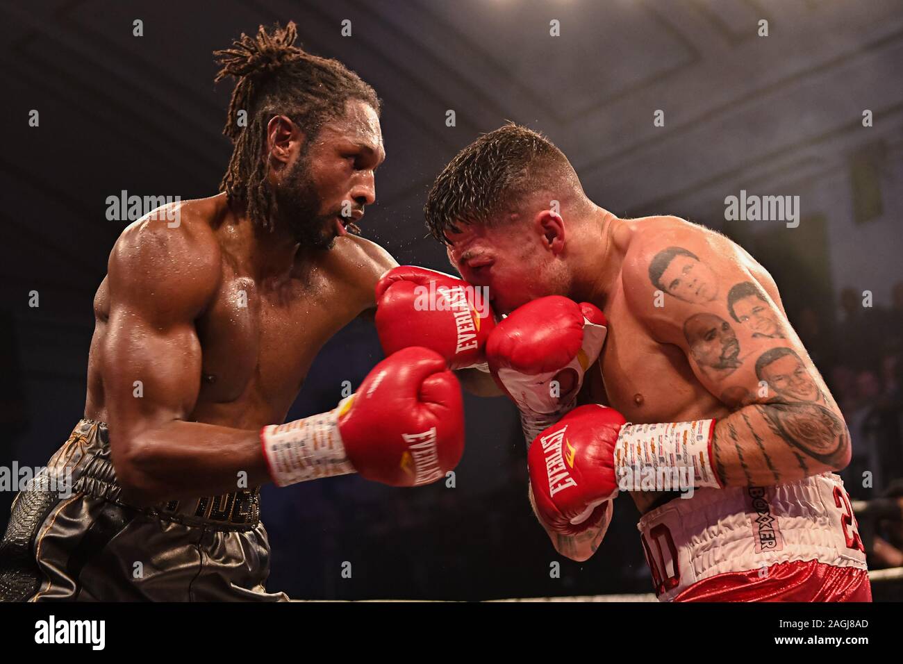 Londres, Royaume-Uni. Dec 19, 2019. Craig Richards vs Tchad Sugden - Concours Light-Heavyweight pendant sous carte combat de Richard Riakporhe vs Jack au Massey Hall de New York, le jeudi 19 décembre 2019 à Londres, Royaume-Uni. Credit : Taka G Wu/Alamy Live News Banque D'Images