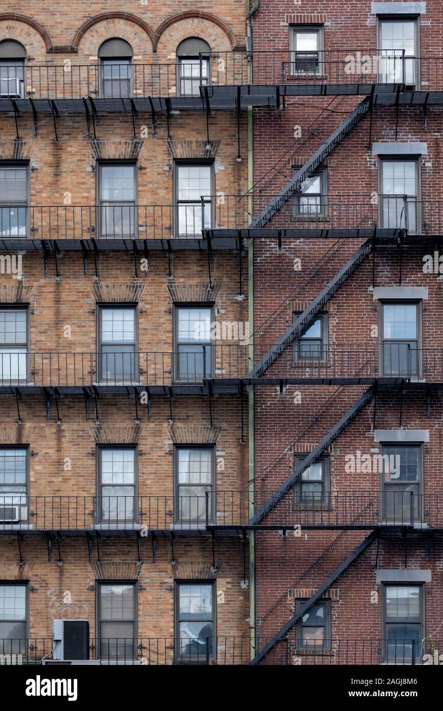 Escalier en fer forgé sur un bâtiment à Boston, MA, SAMU Banque D'Images