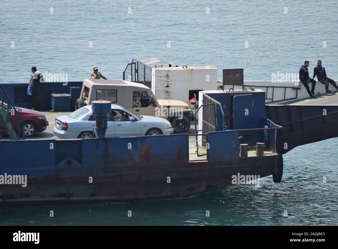 / Véhicule de passagers sur le Canal de Suez, Port Fouad / Port Said, Egypte Banque D'Images