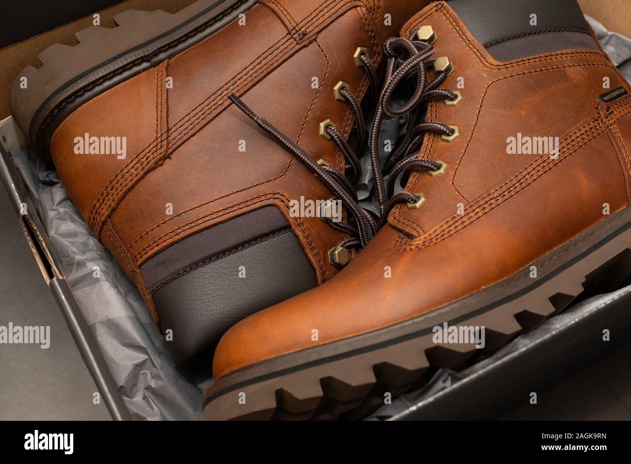 Boîte à chaussures timberland Banque de photographies et d'images à haute  résolution - Alamy