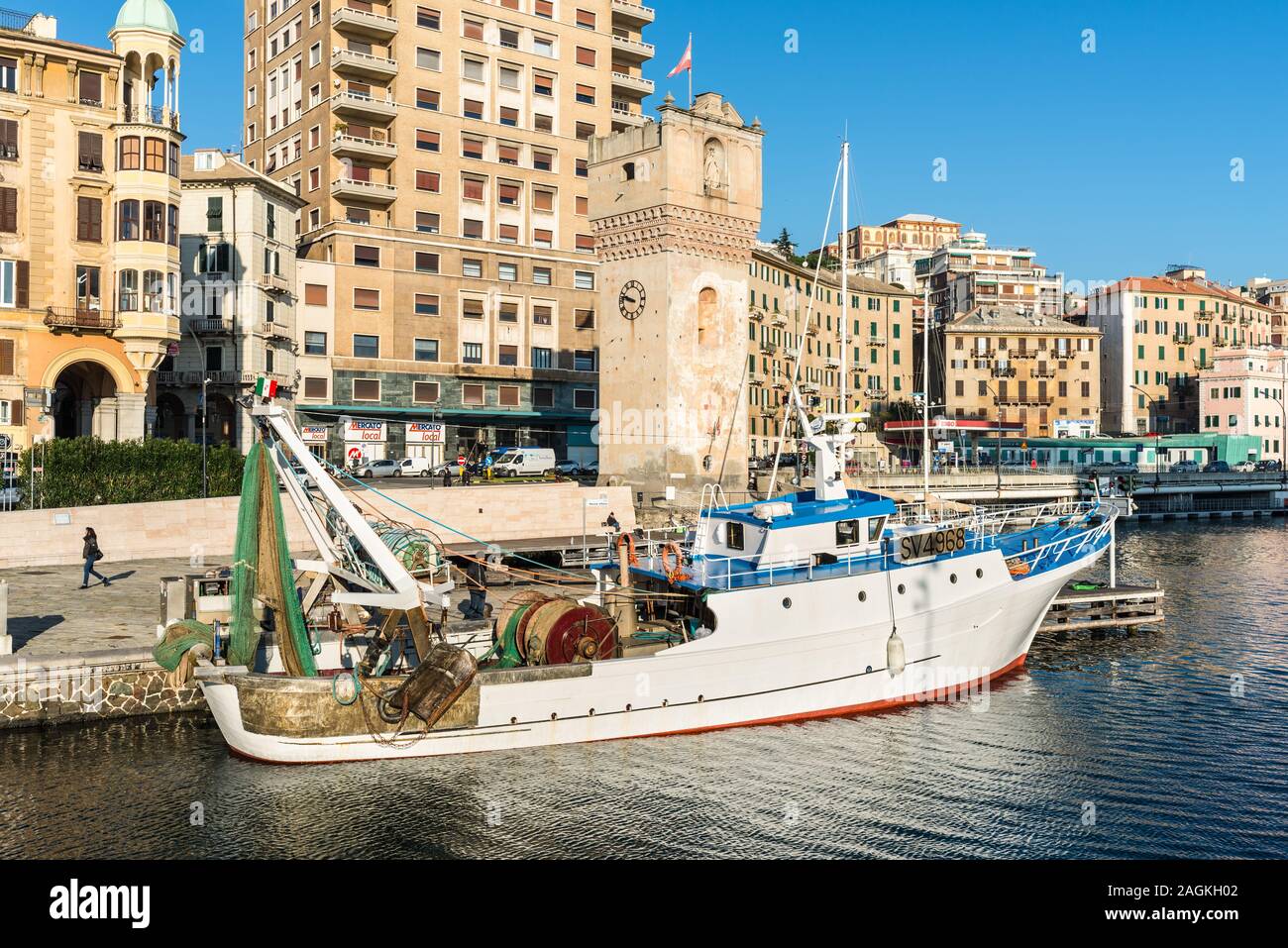 Dans le port de savone Banque de photographies et d'images à haute  résolution - Alamy