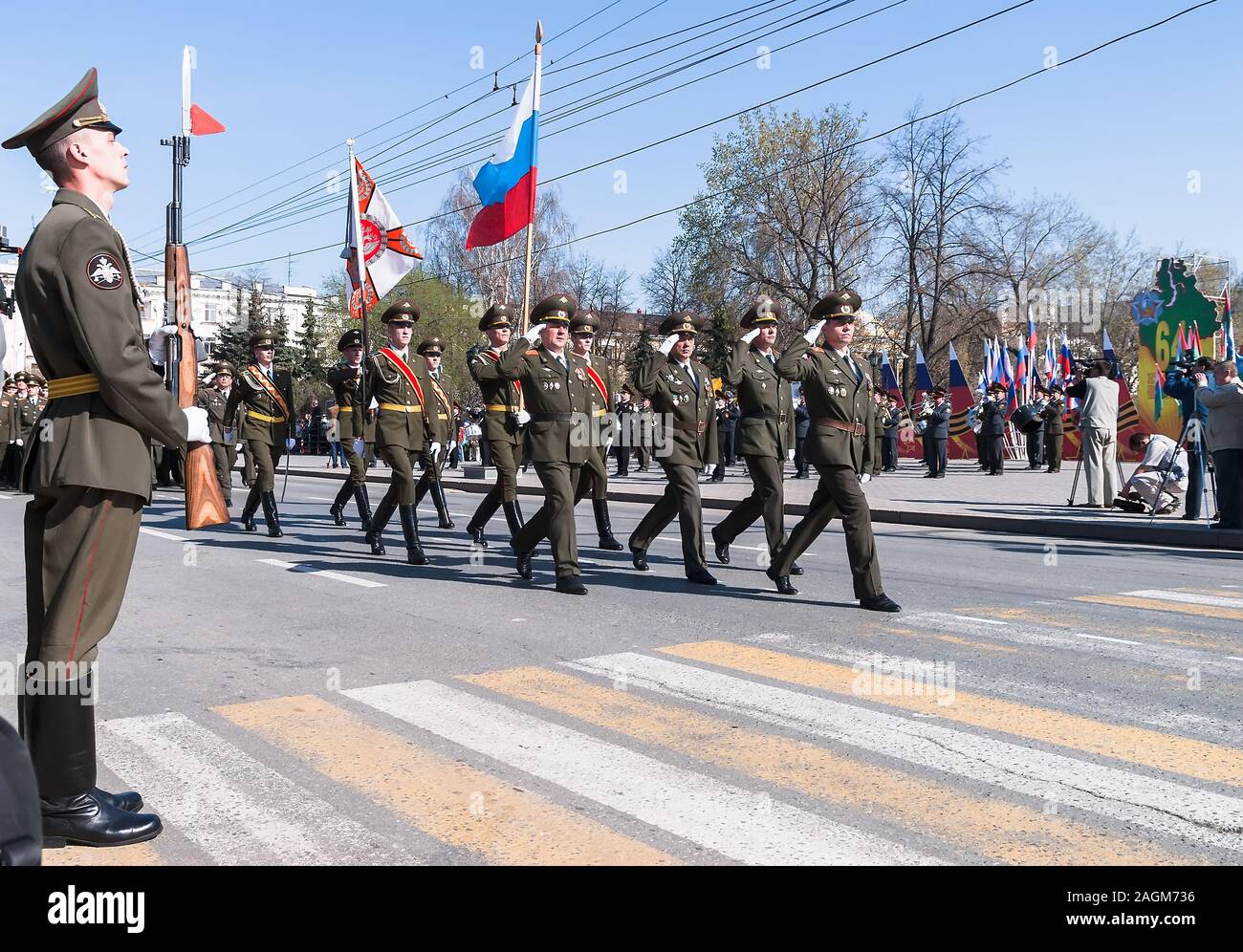 Groupe Bannière de division de l'armée russe sur le défilé Banque D'Images