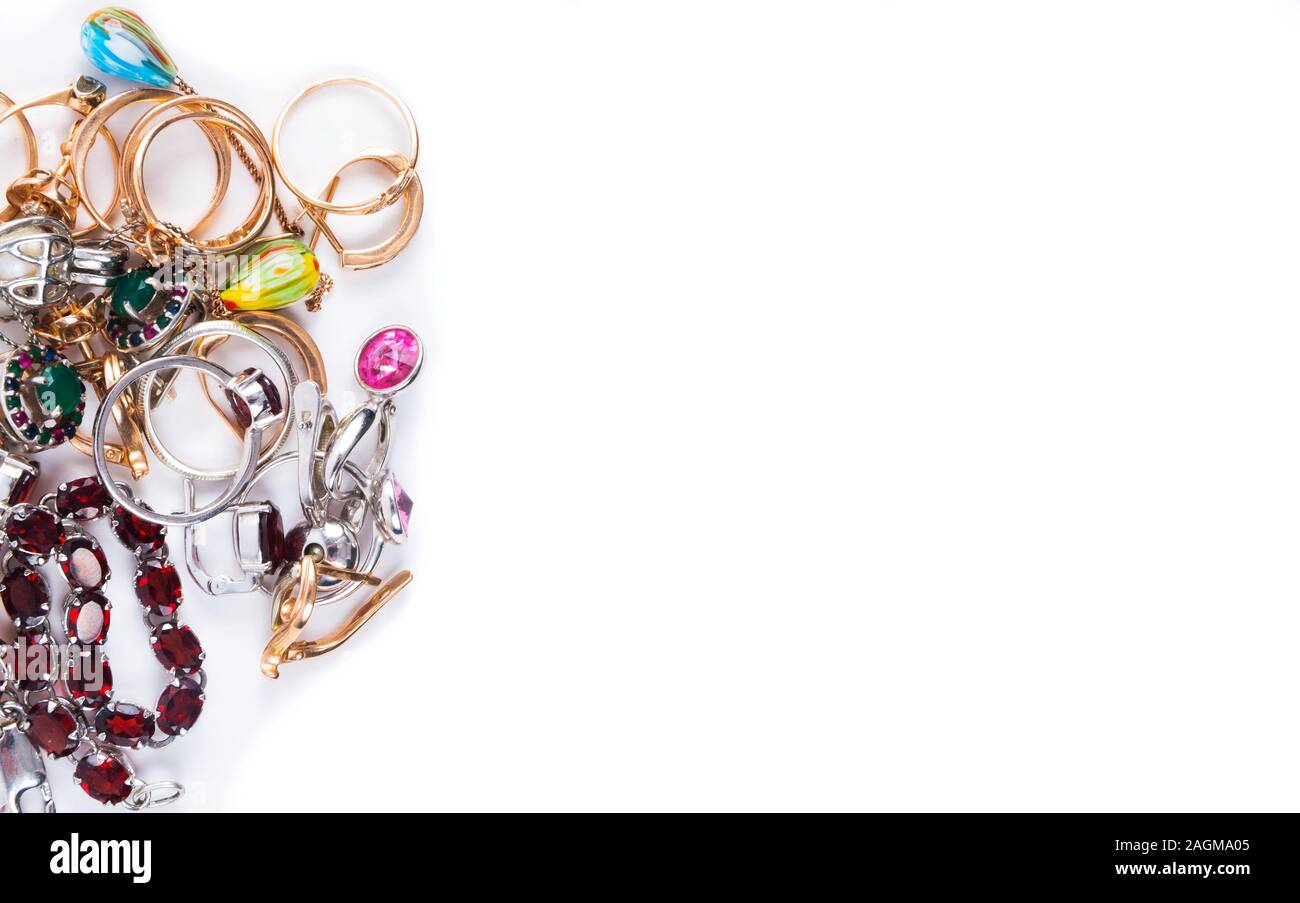 Bijoux divers sur le fond blanc Banque D'Images