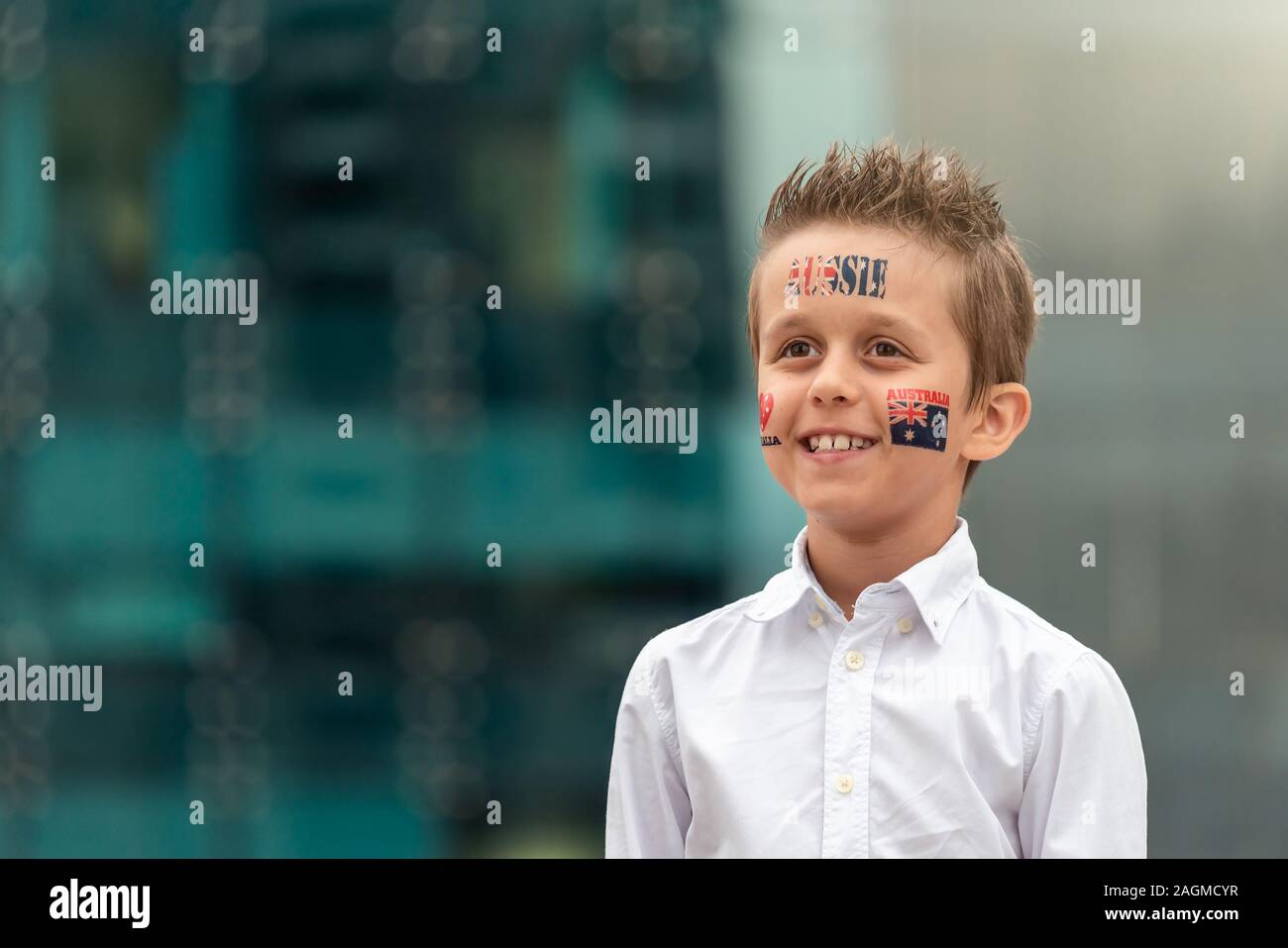 Portrait of cute smiling boy australien pendant la célébration du Jour de l'Australie Banque D'Images