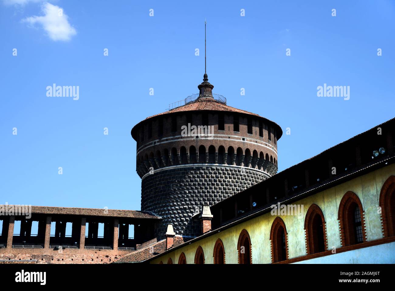 Milan Italie 15 Avril 2019 : le château Sforzesco, détail de la tour Banque D'Images