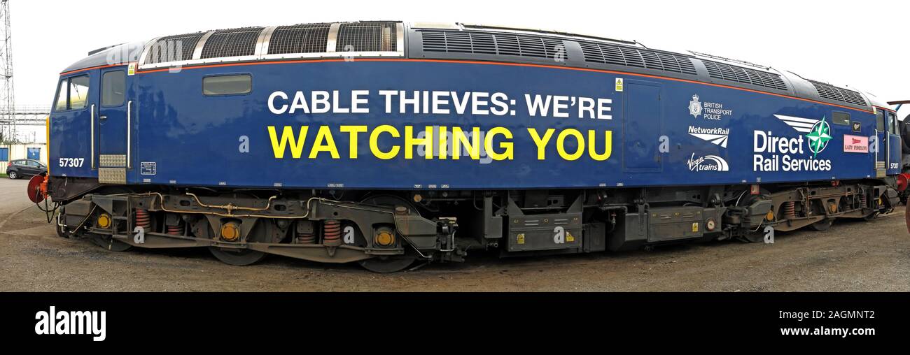 Les transports ferroviaires, les voleurs de câble, nous vous observons, England, UK - message sur un moteur - Lady Penelope - BTP Banque D'Images