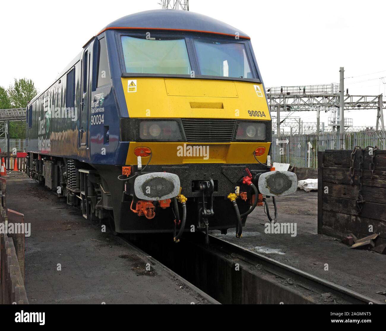 90034 Direct Rail Services Locomotive, classe 90, dépôt Crewe, Cheshire, Angleterre, Royaume-Uni Banque D'Images